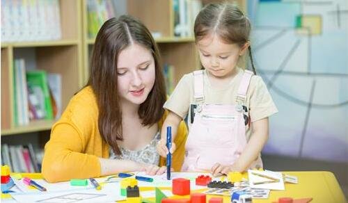 在各种各样的选择中,    首先,小孩子适合外教英语教学吗