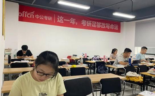 来深圳中公考研一夜之间成为自律的学霸