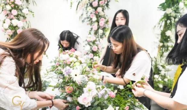 德信官方网站花艺师职业新机遇：百官街社区技能体验活动开启！