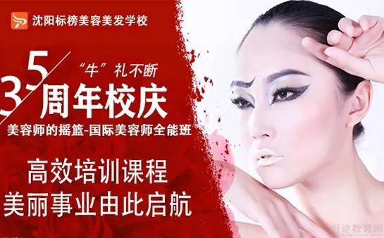 Ella Hunt看秀造型温柔半岛体育,半岛体育官方网站,百