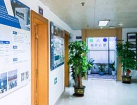 宽敞的走廊
