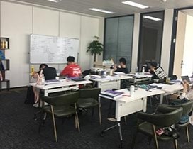 热闹的交流区
