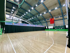 整洁的篮球场馆