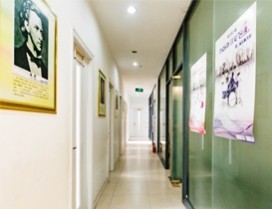 风格温馨的走廊