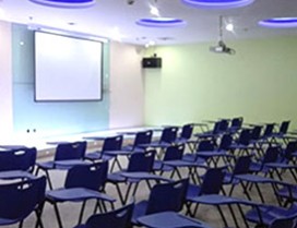 宽敞的大型教室