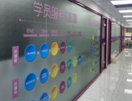 明亮宽敞的走廊