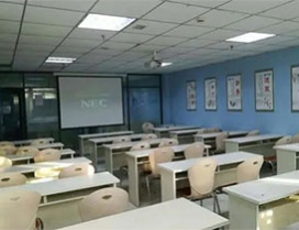 干净宽敞的现代化教室