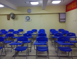 整齐的教室设施
