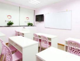 干净的粉色教室